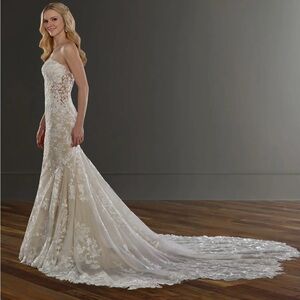 Beautiful Lace Wedding Dress in Ivory